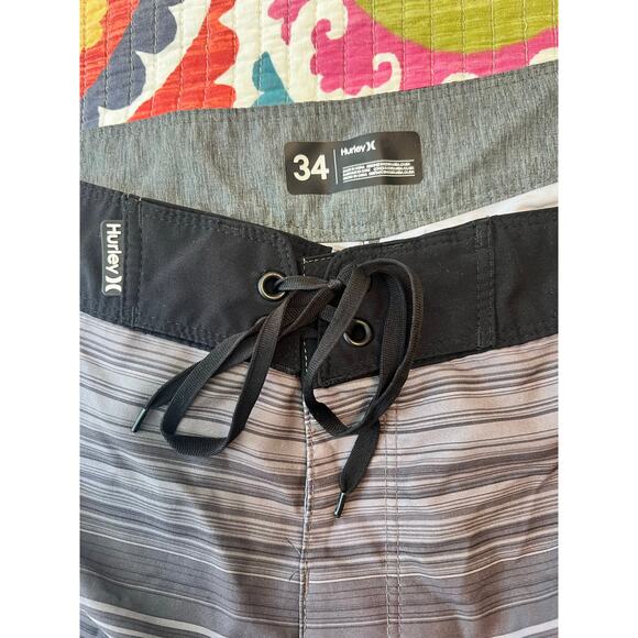 Vintage Y2K Men’s Hurley Swim Trunks Shorts Waist Size: 34 Black & Gray Striped - Picture 2 of 6